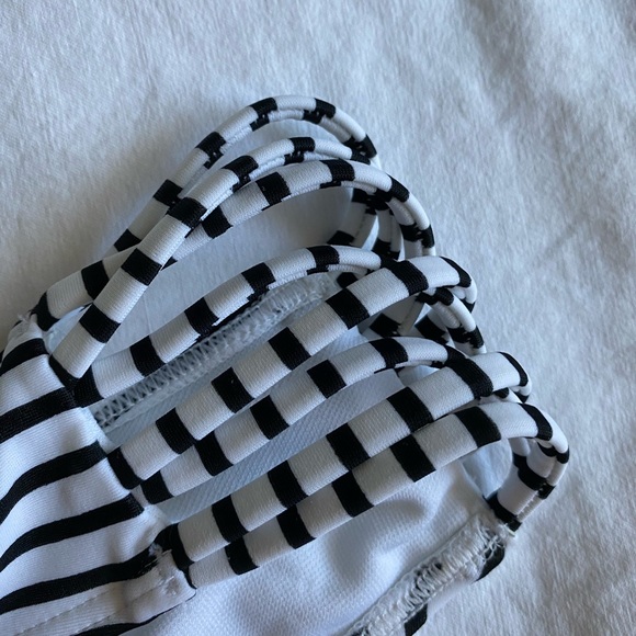 Hollister bathing suit bottoms - Picture 3 of 3